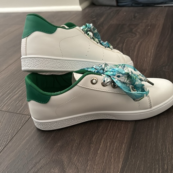 Shein white sneakers with printed laces - Picture 6 of 8